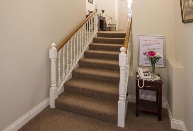 ホテル The Old Hall