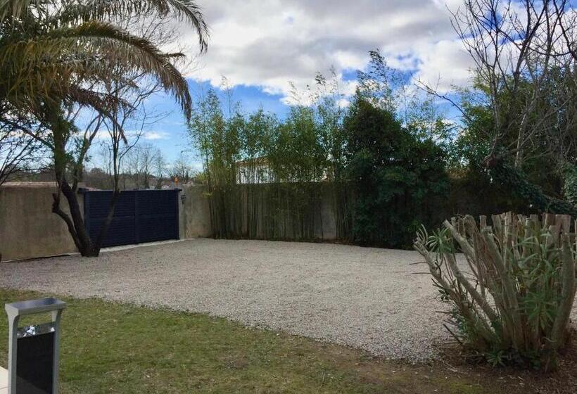 بنسيون Clos De La Colombe