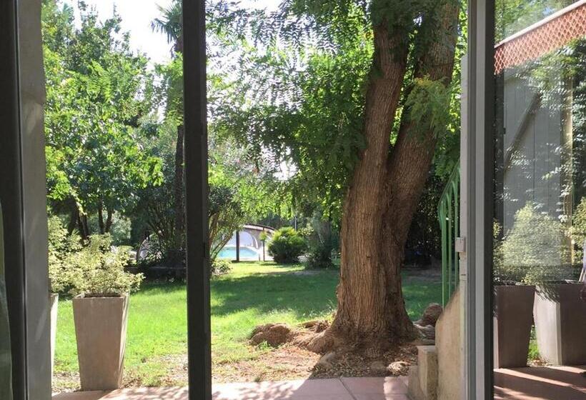 بنسيون Clos De La Colombe