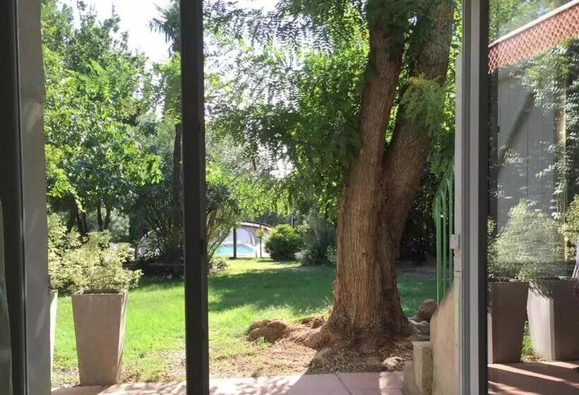 Majatalo Clos De La Colombe