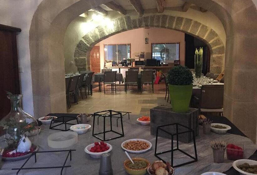 بنسيون Clos De La Colombe