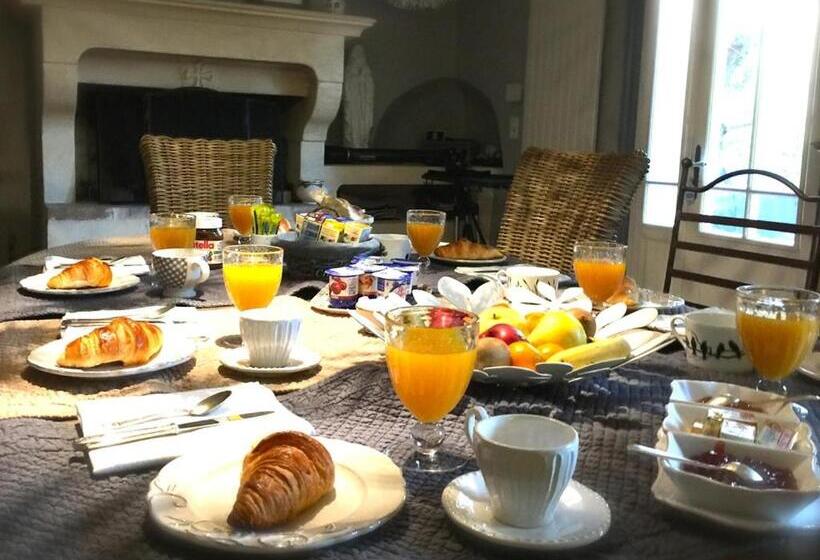 بنسيون Clos De La Colombe