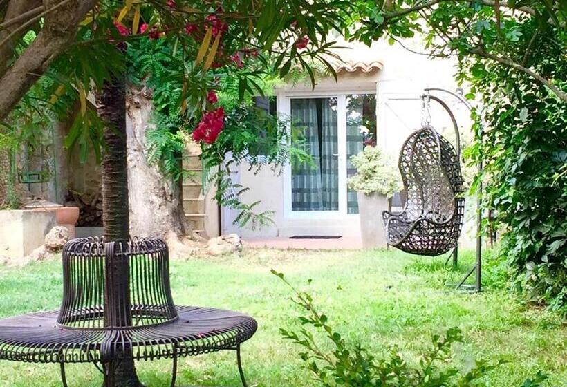 بنسيون Clos De La Colombe