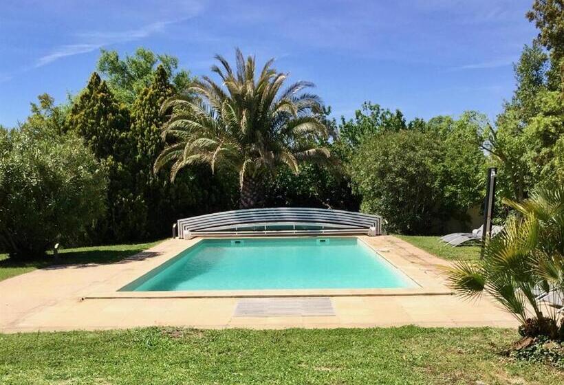 بنسيون Clos De La Colombe