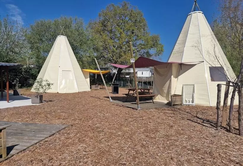ホテル Tipi Les P Tites Maisons Dans La Prairie