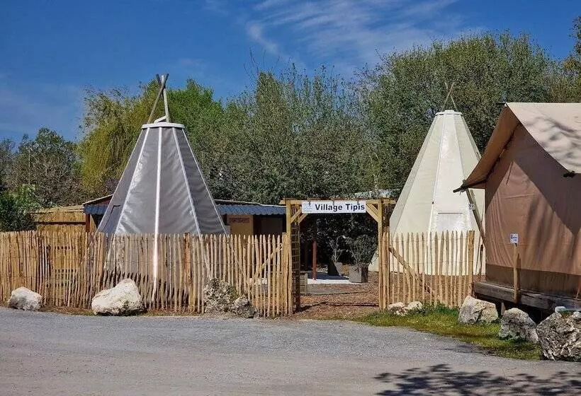 ホテル Tipi Les P Tites Maisons Dans La Prairie