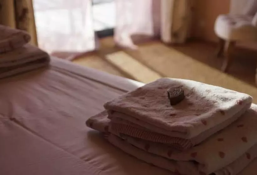 Majatalo Bout De Cote