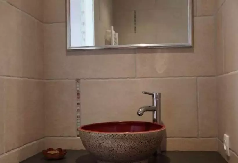 Majatalo Bout De Cote