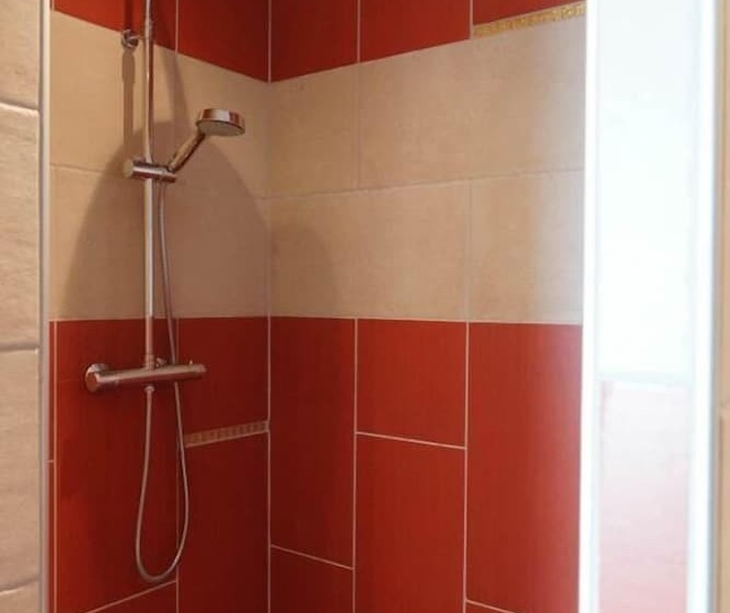 פנסיון Bout De Cote