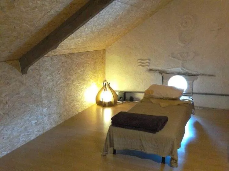 Majatalo Bout De Cote