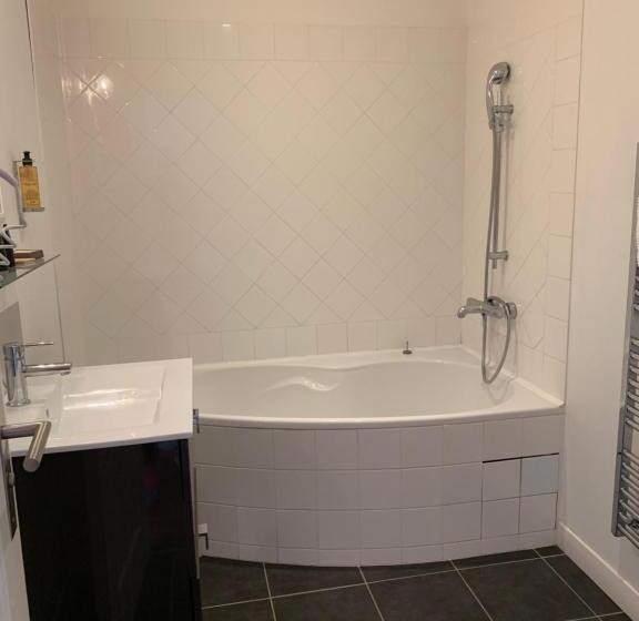 بنسيون Maison Charles Maurice