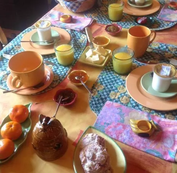 ベッドアンドブレックファースト Les Chimeres