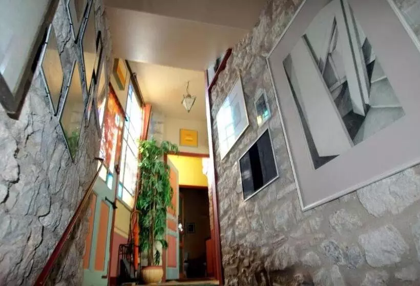 ベッドアンドブレックファースト Les Chimeres