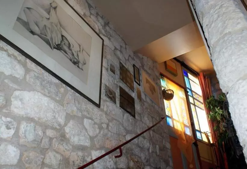 ベッドアンドブレックファースト Les Chimeres