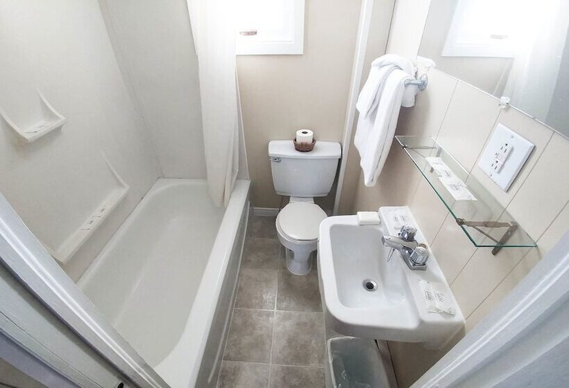 여관 The Shawville