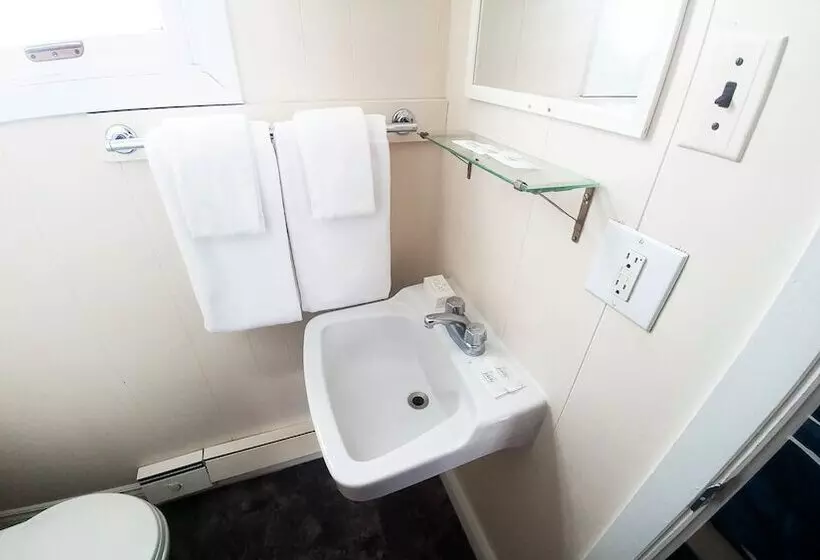 Hostelli The Shawville