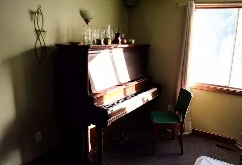 Hostelli The Shawville