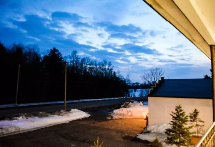 Hostelli The Shawville