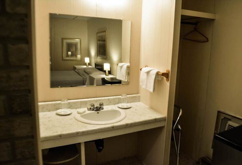 여관 The Shawville