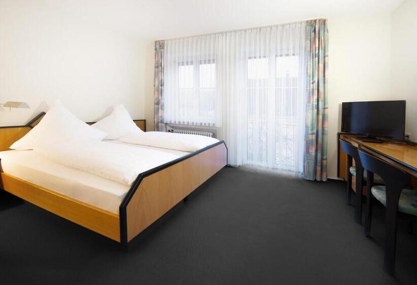 Gasthof Linde   Hotel Blum