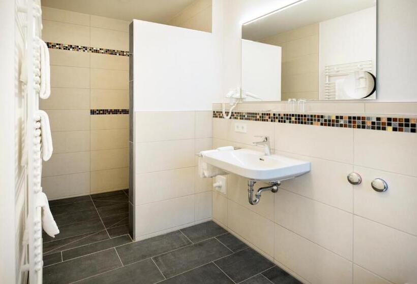 Gasthof Linde   Hotel Blum