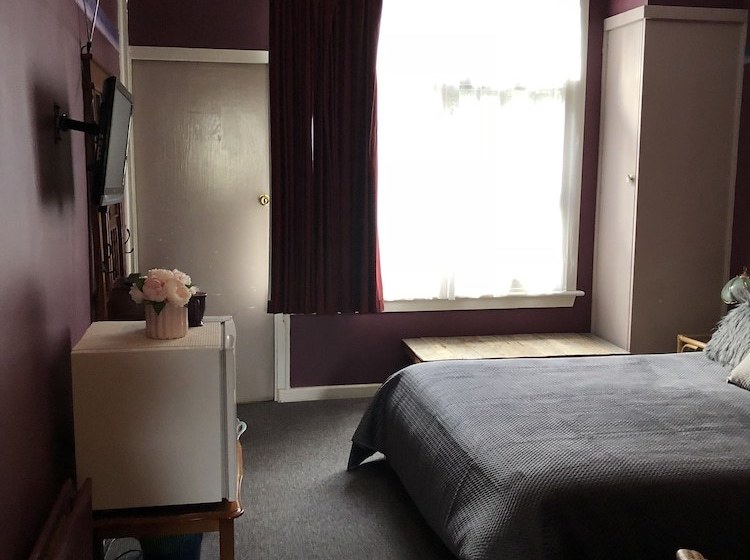 Отель Mount Black Lodge