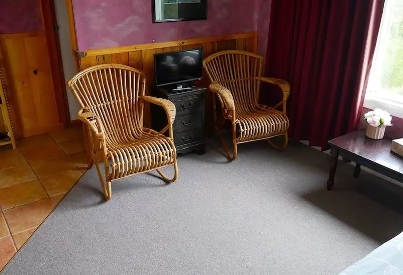 Hotelli Mount Black Lodge