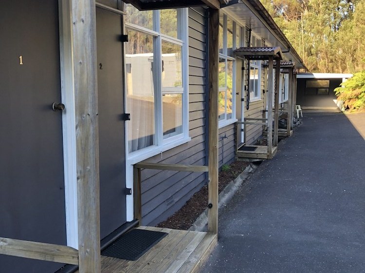 Отель Mount Black Lodge