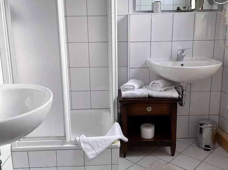 Hotelli Schloss Weißenburg