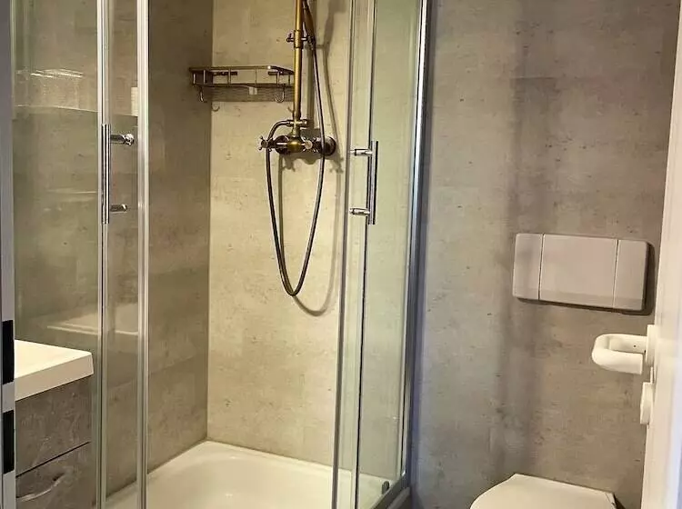 Hotelli Schloss Weißenburg