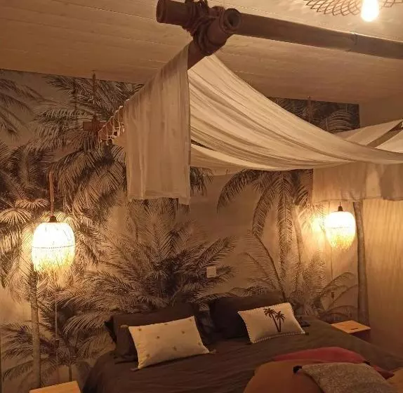 Majatalo Aux Couleurs De La Baie