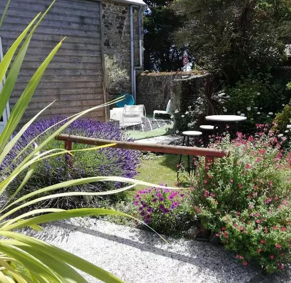 Majatalo Aux Couleurs De La Baie