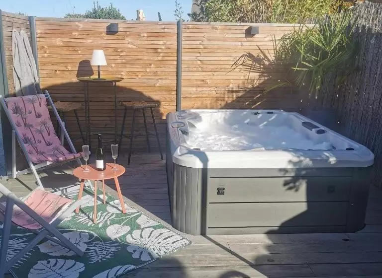 Majatalo Aux Couleurs De La Baie