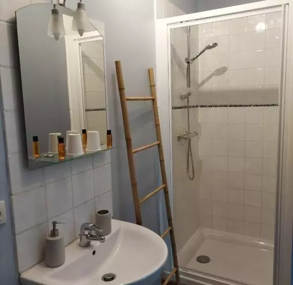 Majatalo Aux Couleurs De La Baie