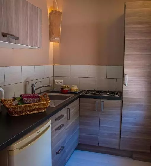 Majatalo Hameau D Hôtes La Roseraie Drôme