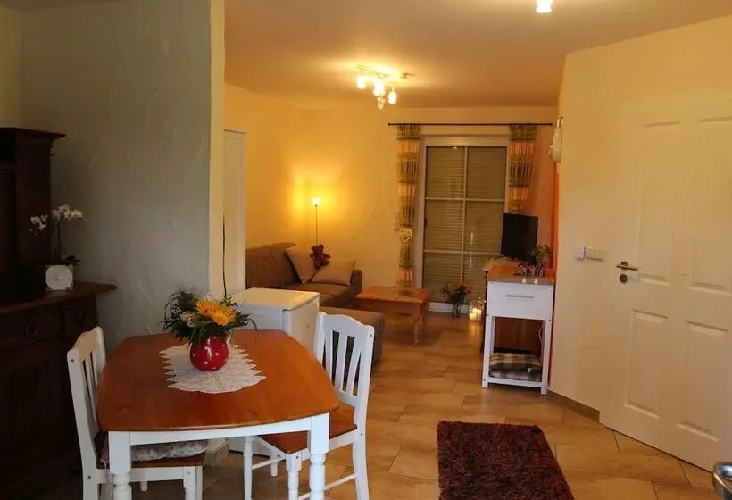 ペンション Steffi S Hafenstübchen