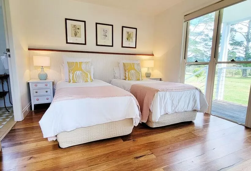 The Drawing Rooms Of Berry