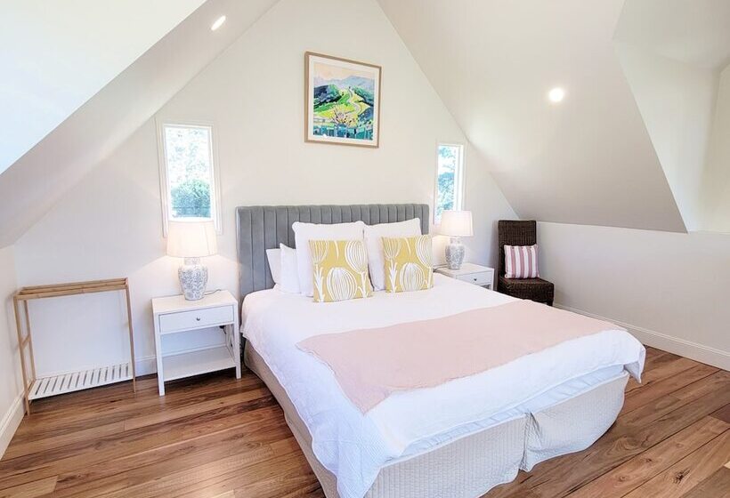 The Drawing Rooms Of Berry