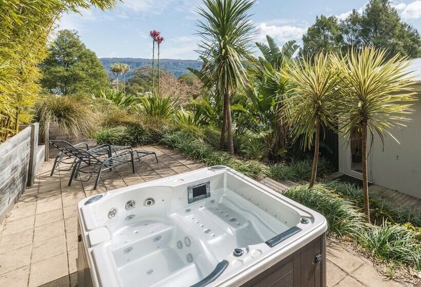 The Drawing Rooms Of Berry