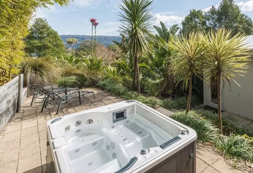 The Drawing Rooms Of Berry