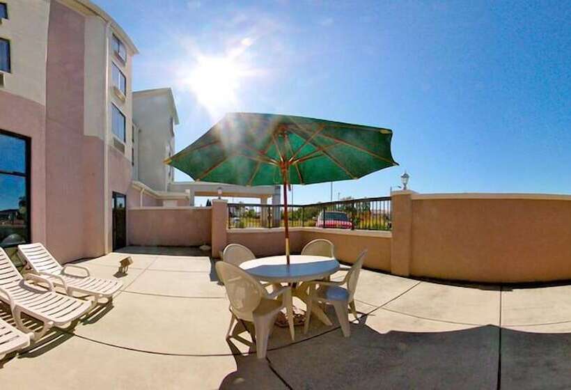 فندق Baymont By Wyndham Mooresville