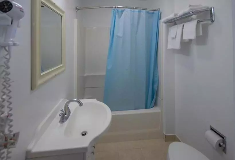 هتل Budget Inn Watkins Glen