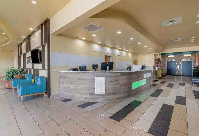 هتل Sandcastle Resort