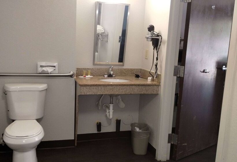 Super 8 Motel By Wyndham Near Fort Lauderdale Arpt