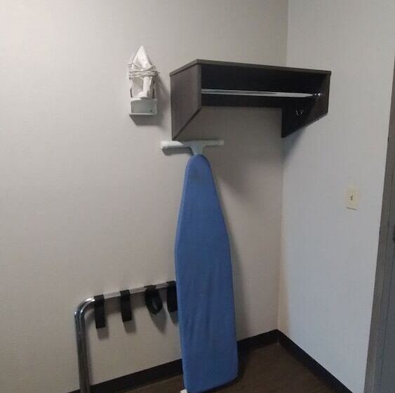 Super 8 Motel By Wyndham Near Fort Lauderdale Arpt