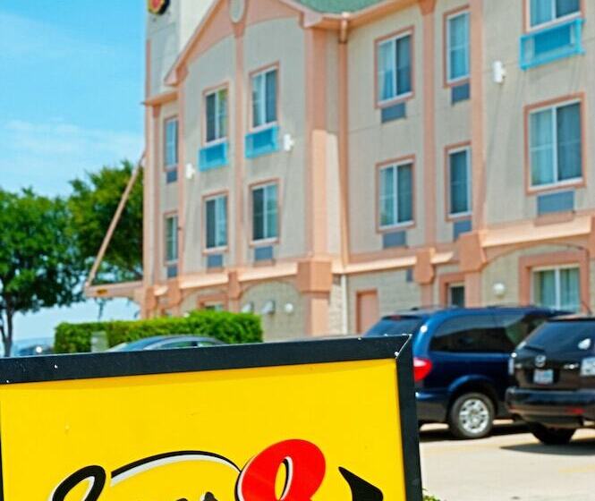فندق Super 8 By Wyndham Irving/dfw Apt/north