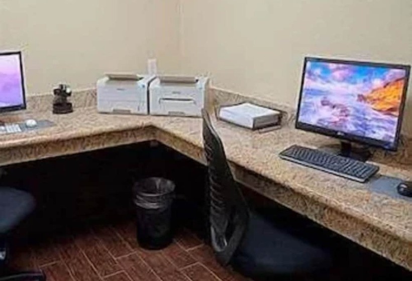 فندق Super 8 By Wyndham Irving/dfw Apt/north