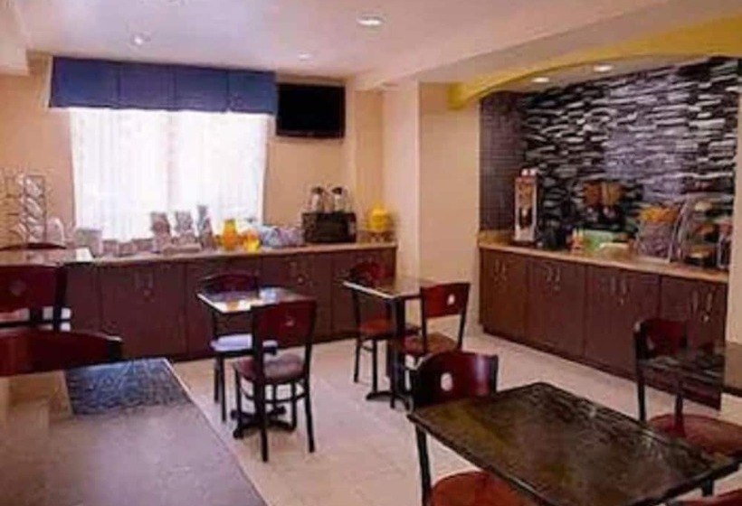 فندق Super 8 By Wyndham Irving/dfw Apt/north