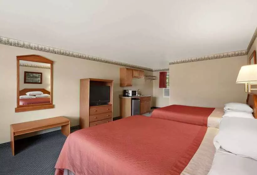 فندق Super 8 By Wyndham Lake George/downtown