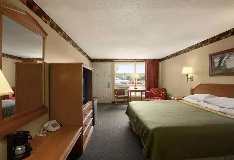 فندق Super 8 By Wyndham Lake George/downtown